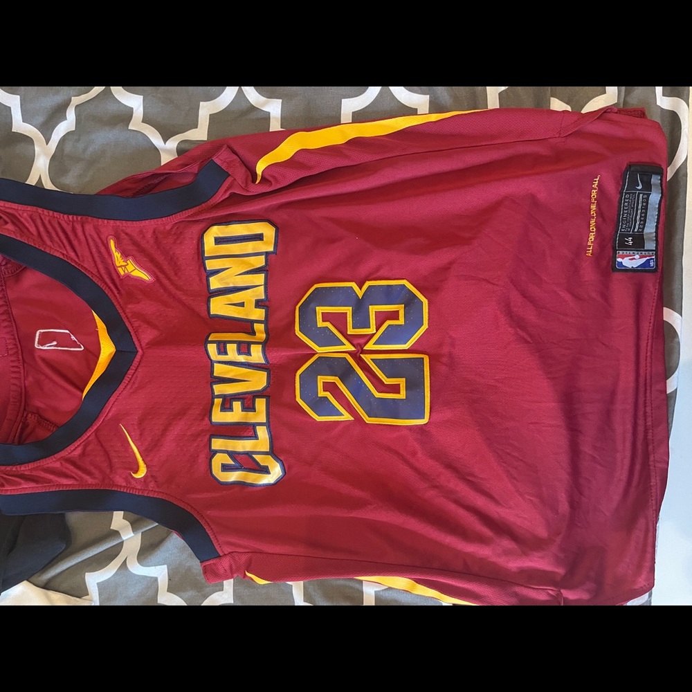 Nike Lebron James Cleveland Cavaliers Jersey Size 44